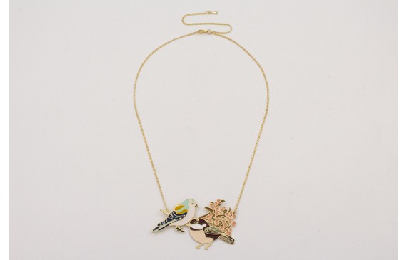 Collar cadena eslabón plana dorada mate con pájaro