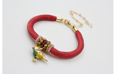 Pulsera de seda rellena color granate con aritos d