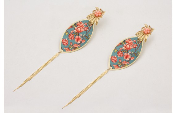 Pendiente nenufar dorado mate con flor de coral pi