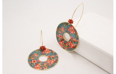 Pendientes V dorado mate con burruño coralitos y d