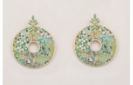 Pendientes perno pétalos esmaltados turquesa con d