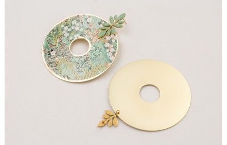 Pendientes perno pétalos esmaltados turquesa con d