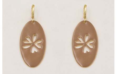 Pendientes cierre aro dorado mate con colgante ova