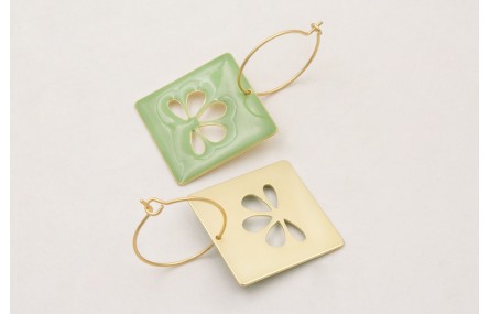 Pendientes aros medianos dorados mate con colgante