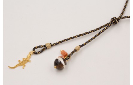 Collar driza negra,dorada,gris con nudo falso macr