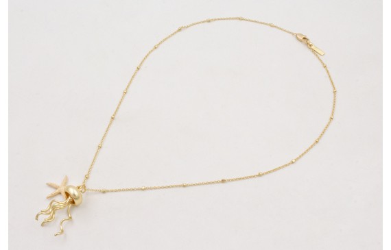 Collar microbola con medusa dorada y estrella de m