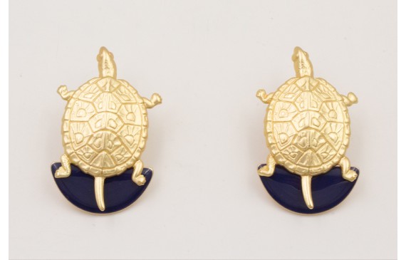Pendientes perno tortuga con semicirculo esmaltado