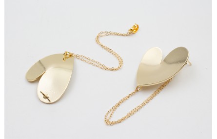 Pendientes corazón curvado dorado con cadena eslab