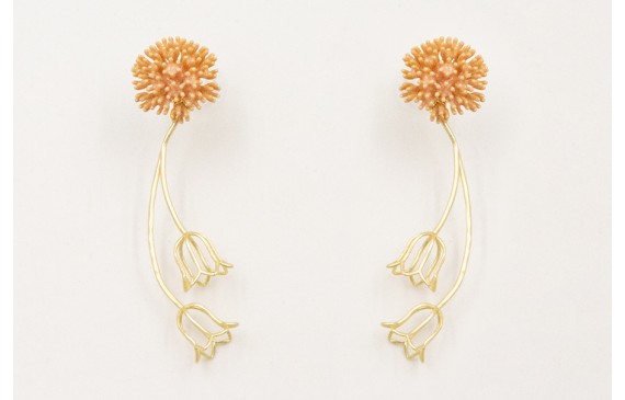 Pendiente perno nenufar esmaltado en rosa melocotó