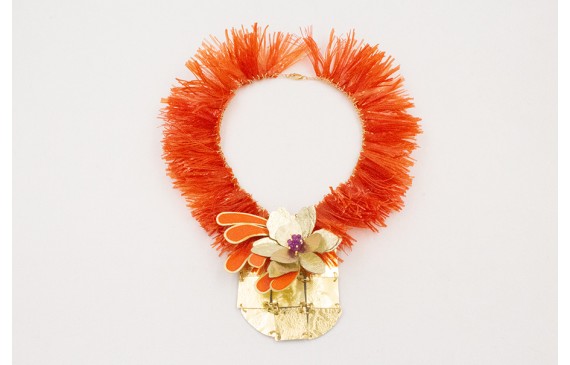Collar lentejuelas flecos naranjas con centro flor