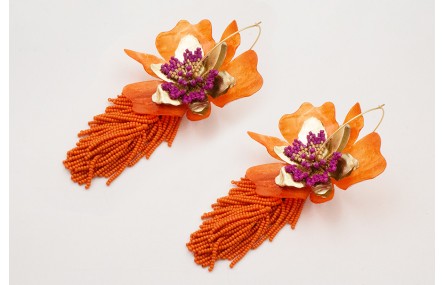 Pendiente aro grande dorado mate con flor de lente