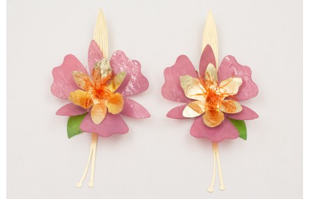 Pendientes perno hoja alargada dorada mate con flo