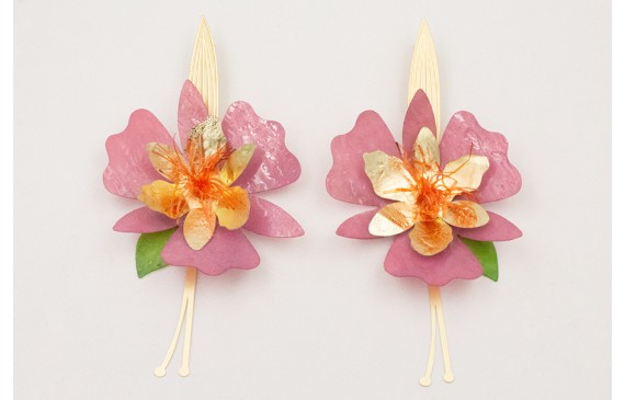 Pendientes perno hoja alargada dorada mate con flo