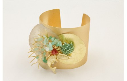 Brazalete ancho con centro lentejuelas disco dorad