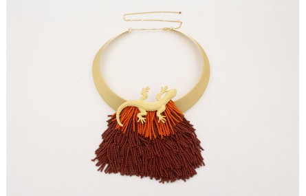 Collar lámina con flecos de abalorio marrones y na