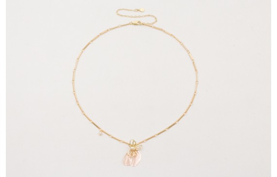 Collar cadena listones con colgante pétalo metaliz