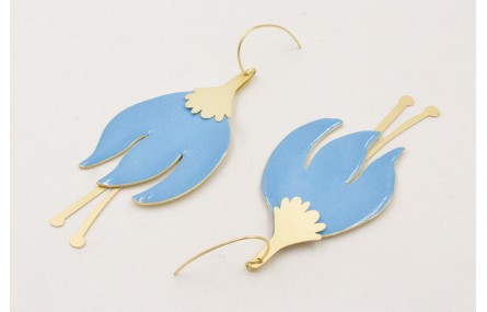 Pendientes gancho sencillo con flor plana esmaltad