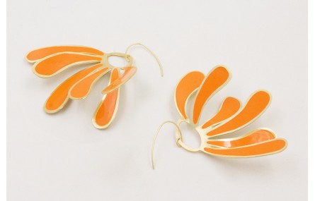 Pendientes gancho sencillo con pétalos esmaltados 