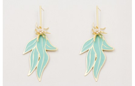 Pendientes perno listón dorado mate con flores esm