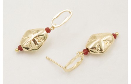 Pendientes perno ovalado dorado con colgante pepit