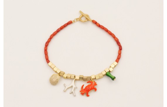 Pulsera con micro tubos de coral, cubos dorados ma