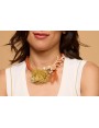 Collar discos coral con calas planas doradas mate,