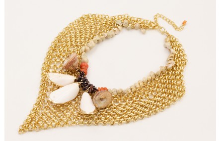 Collar malla pico con colgante scaracolas bordes d