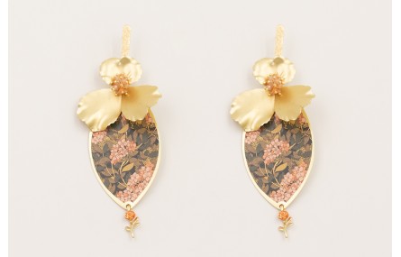 Pendientes perno lamina satinada con flor dorada m