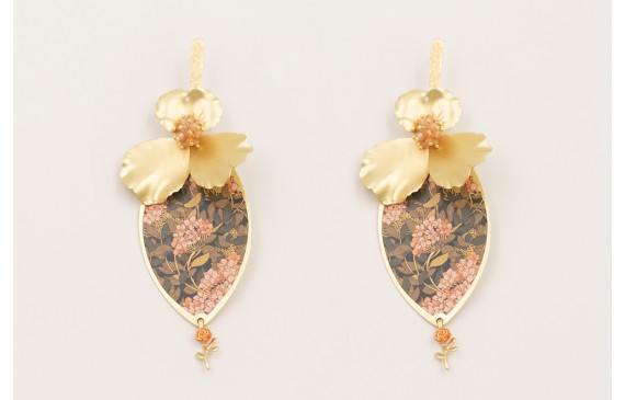 Pendientes perno lamina satinada con flor dorada m