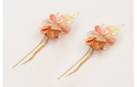 Pendientes perno hoja ovalada dorada mate con flor