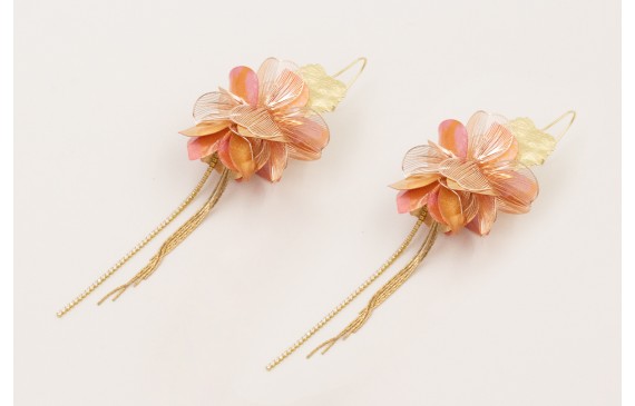 Pendientes perno hoja ovalada dorada mate con flor