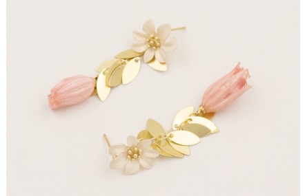 Pendientes perno flor esmalte natural crema,, colg