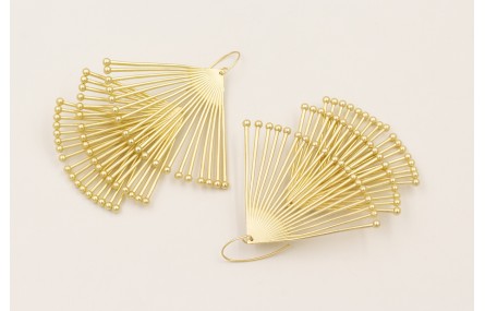 Pendientes triangulos con palitos rematados con bo