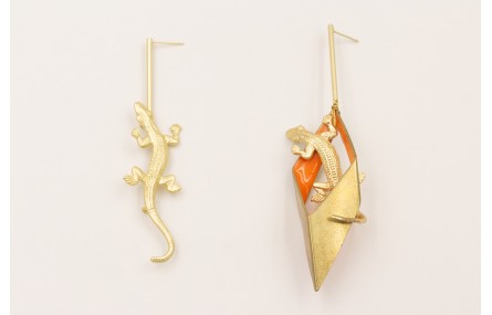 Pendientes perno listón dorado mate con rombo bise