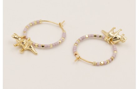 Pendiente aro dorado con miyukis lilas, mini facet