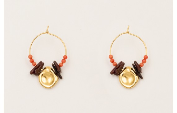 Pendiente aro con chips corales marrones, bolitas 