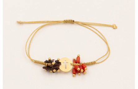 Pulsera hilo macramé dorado con burruños de chips 