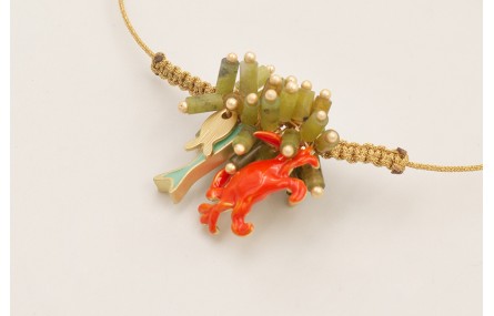 Pulsera hilo dorado nudo macrame con centro de bur