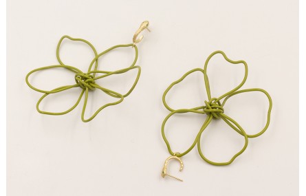 Pendientes perno serpiente ojos verdes y colgante 