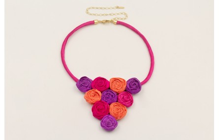Collar seda natural rellena fucsia con flores de s