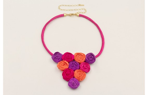 Collar seda natural rellena fucsia con flores de s