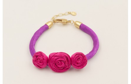 Pulsera seda natural rellena morada con 3  flores 