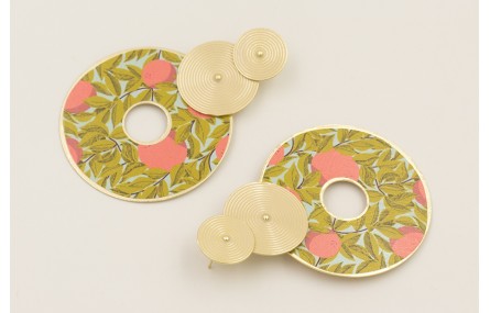 Pendientes discos rayados esmalte beige con colgan