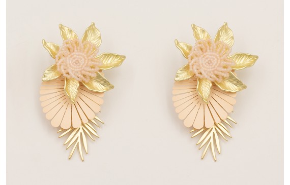 Pendientes rama dorada mate con pendientes pétalos