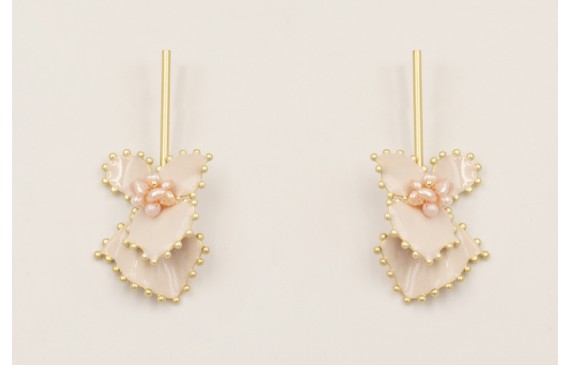 Pendientes pivote dorado amte con treból y rombo e