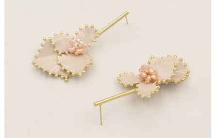 Pendientes pivote dorado amte con treból y rombo e