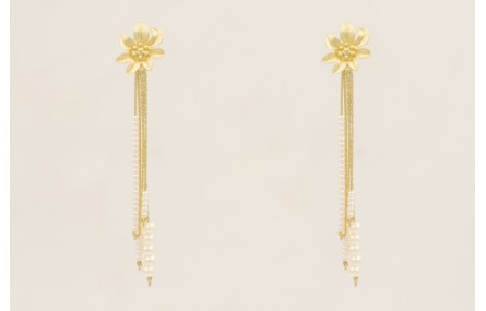 Pendientes perno flor dorada mate con fleco cadena