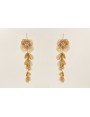 Pendientes flores moldeables color mostaza con bur