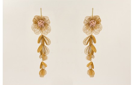 Pendientes flores moldeables color mostaza con bur