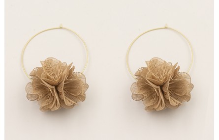 Pendientes aro grande dorado mate con flores 6 pét
